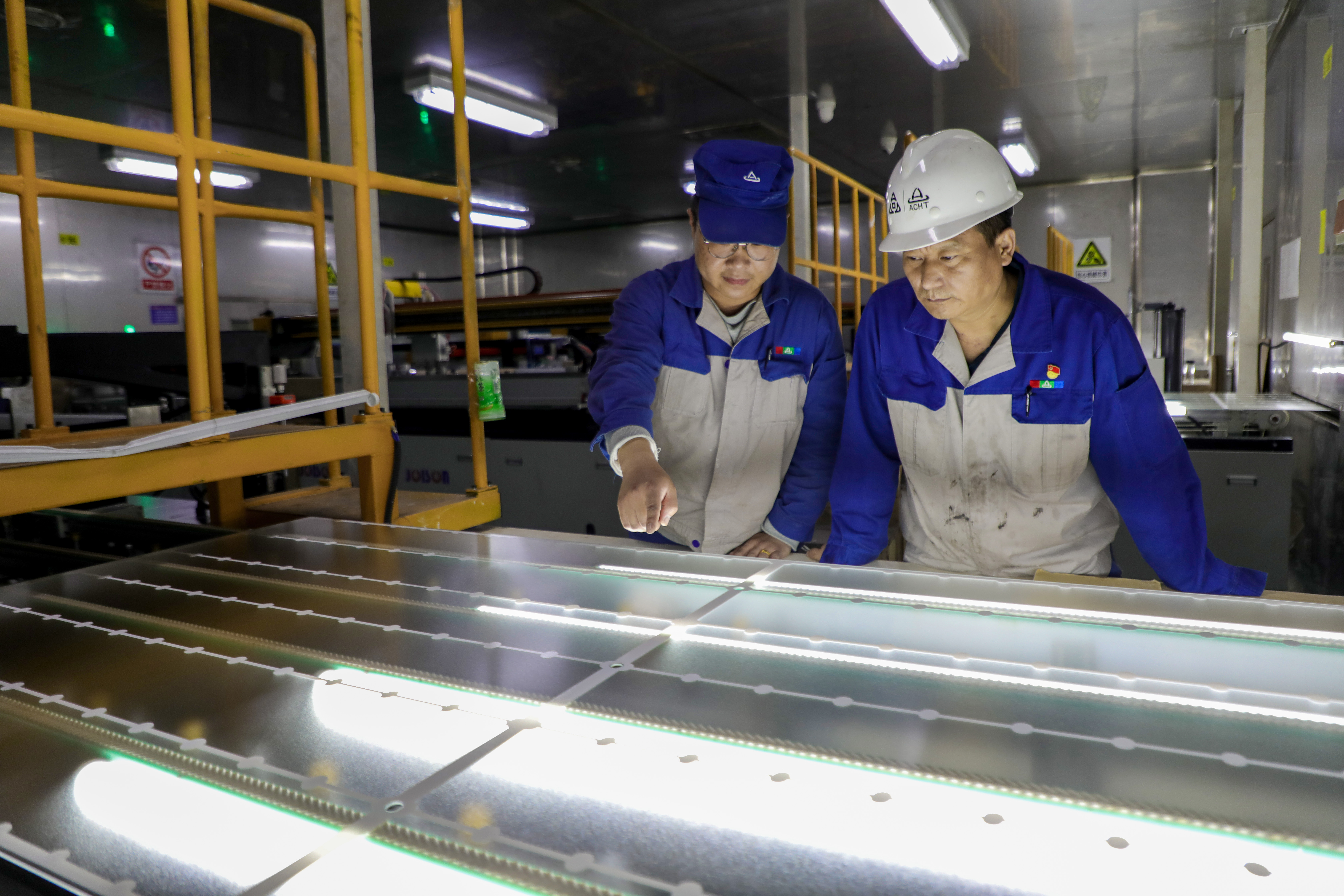 安陽市五一勞動(dòng)獎(jiǎng)?wù)芦@得者趙俊濤:采擷太陽之光,追求綠色事業(yè)