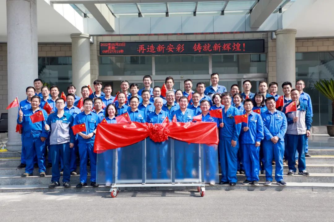 砥礪奮進(jìn) 生生不“熄”——焦作安彩舉行升國(guó)旗儀式