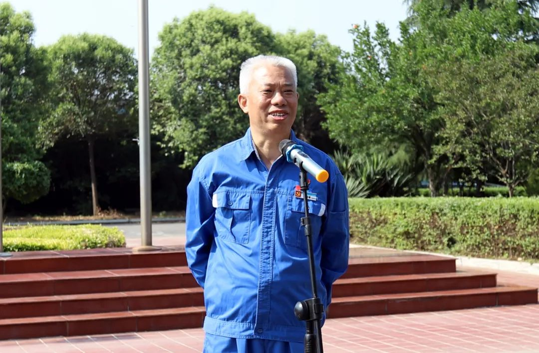 砥礪奮進(jìn) 生生不“熄”——焦作安彩舉行升國(guó)旗儀式