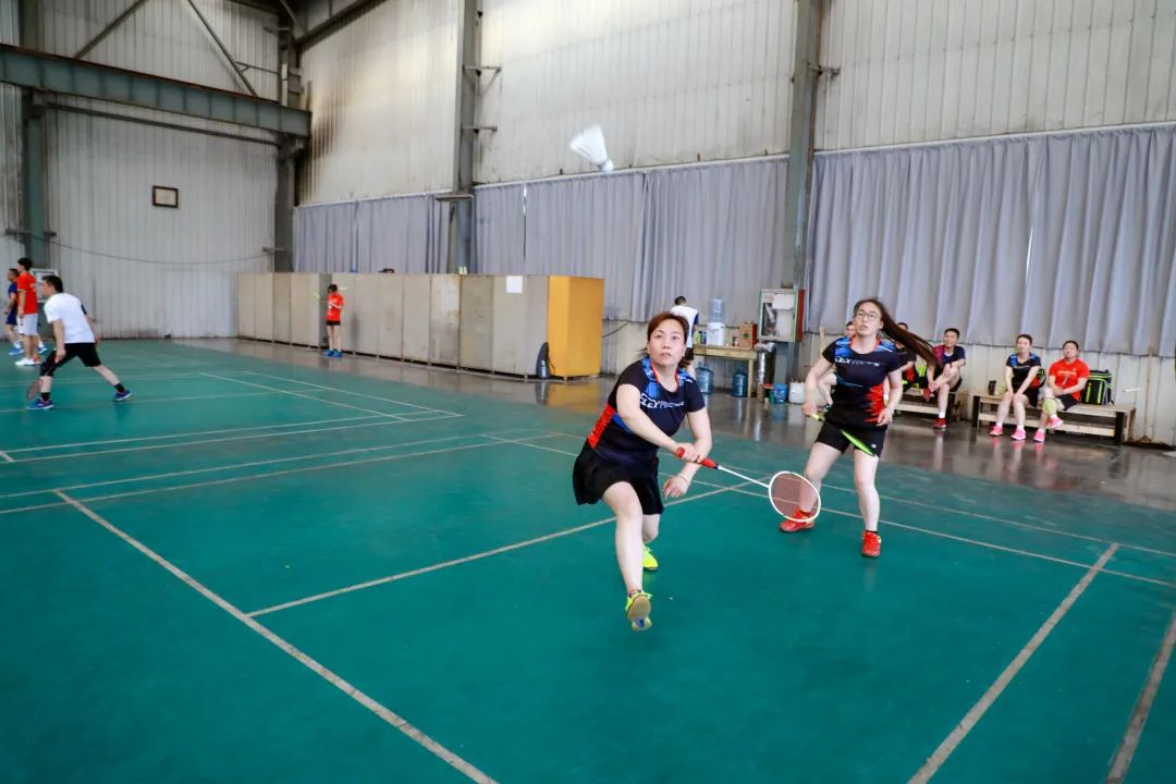 激情碰撞 羽球飛揚(yáng)——安彩高科工會舉辦2022年職工羽毛球比賽