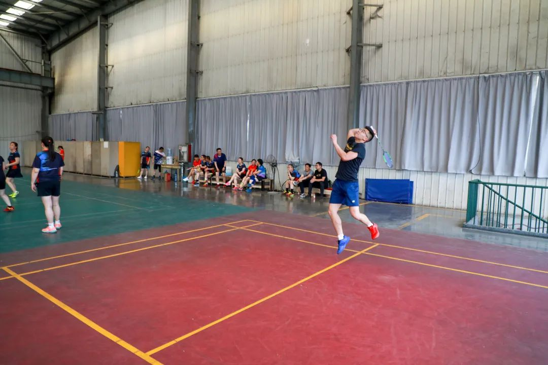 激情碰撞 羽球飛揚(yáng)——安彩高科工會舉辦2022年職工羽毛球比賽
